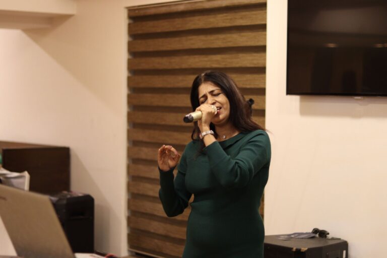 Neha Kakkar Sunidhi Chauhan